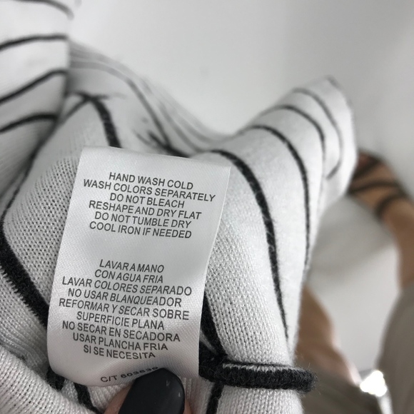 Dark Grey and White Knit Floral Dress - Picture 5 of 5